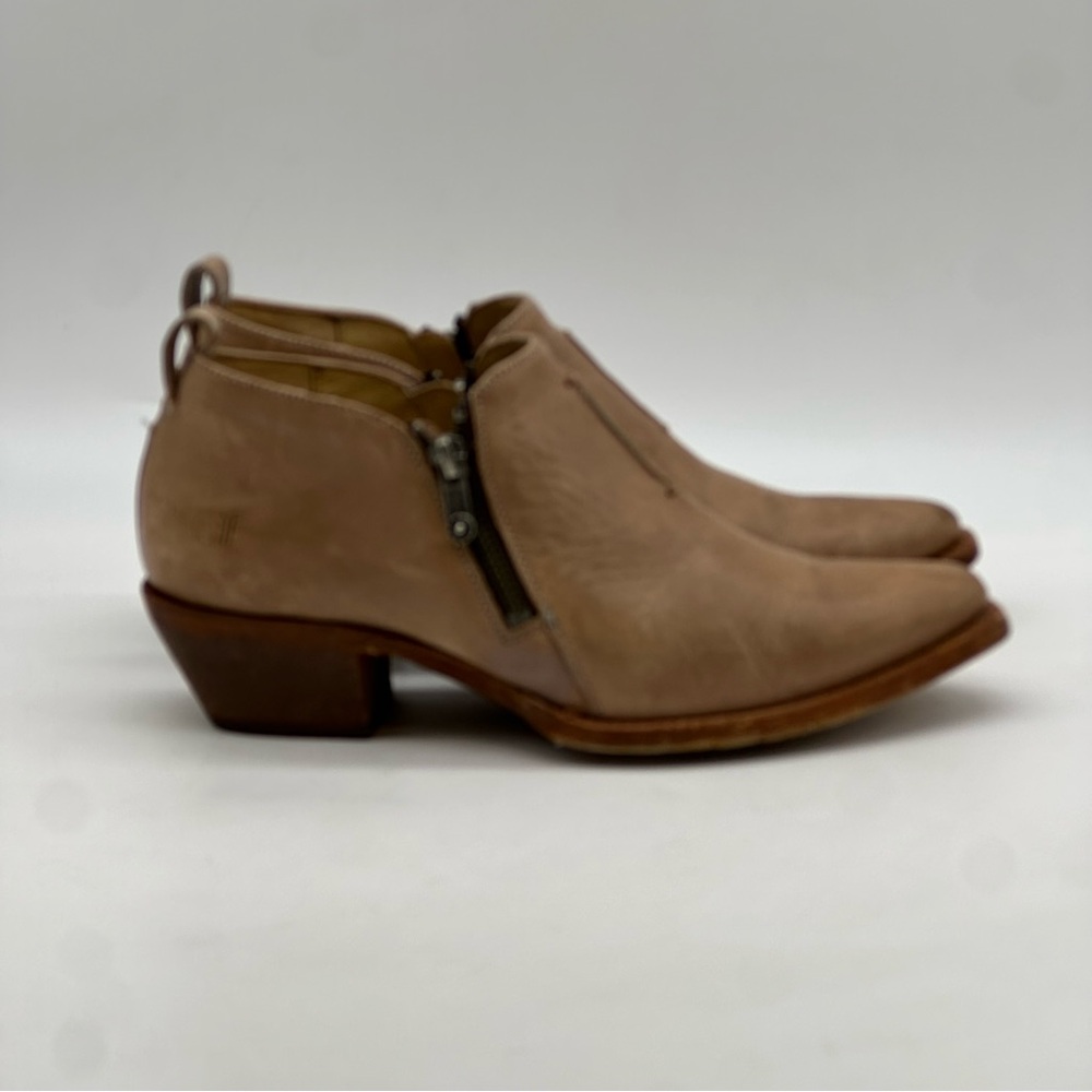 Frye Sacha Moto Ankle Bootie. Size 8.5